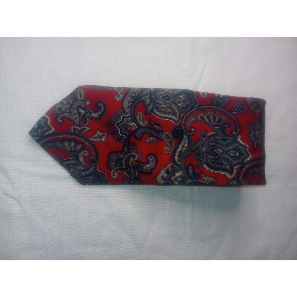 Essex Row Vintage Red Multi Color Paisley Silk Classic USA Rn 43170